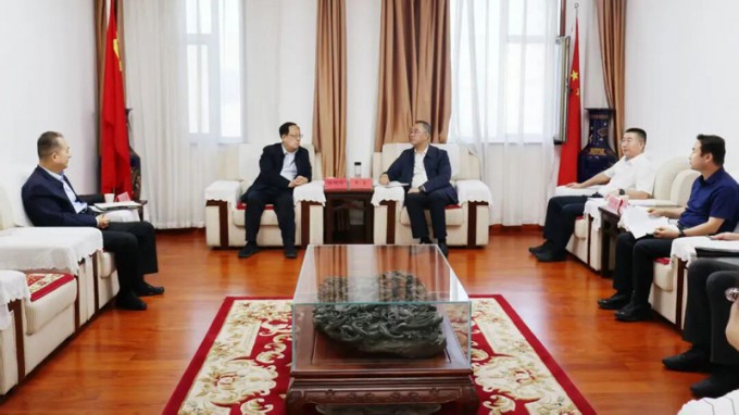 張佩峰一行拜訪省總工會(huì)