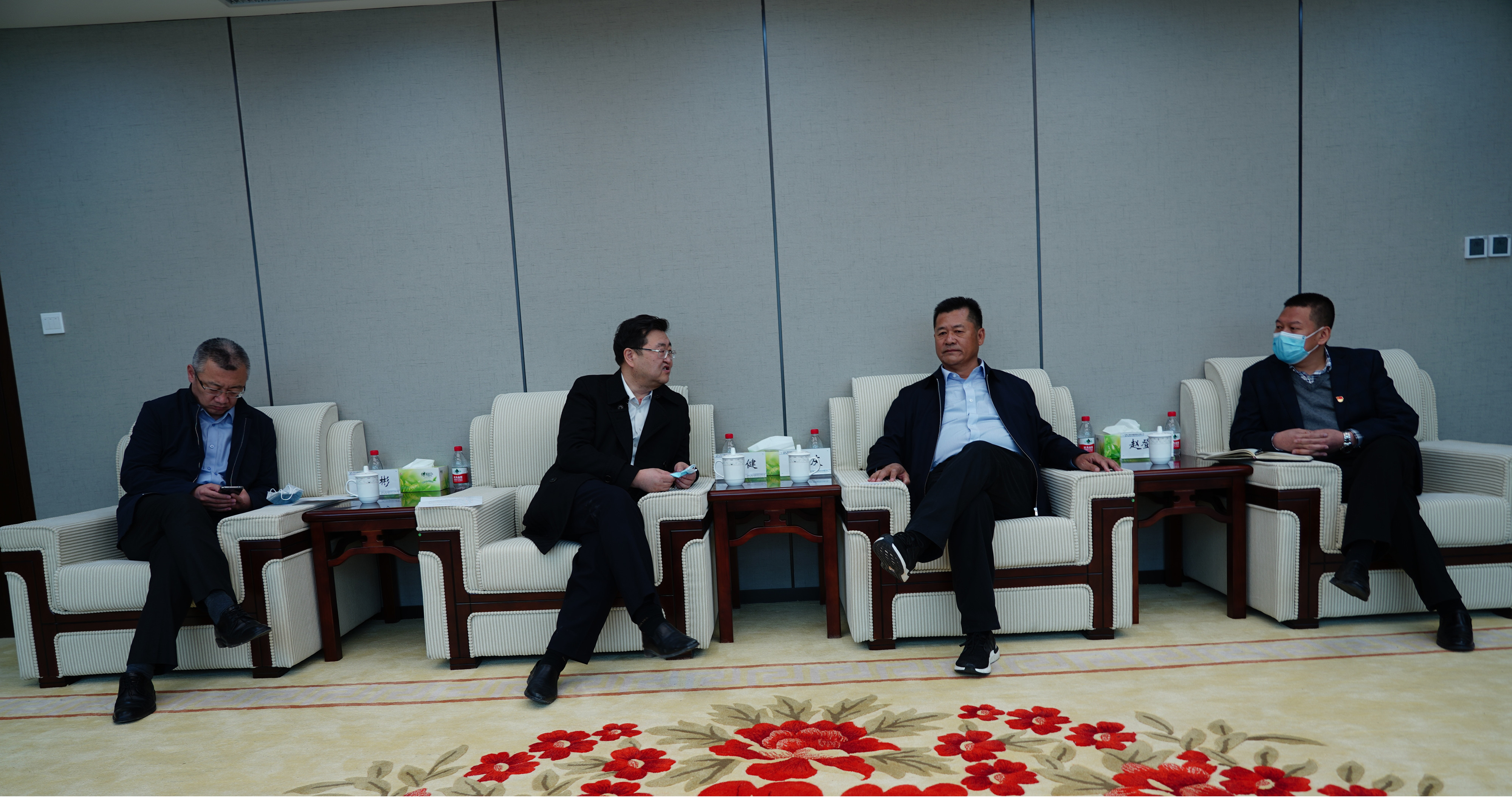 宋忠慶會見浙商銀行蘭州分行黨委書記、行長申健一行