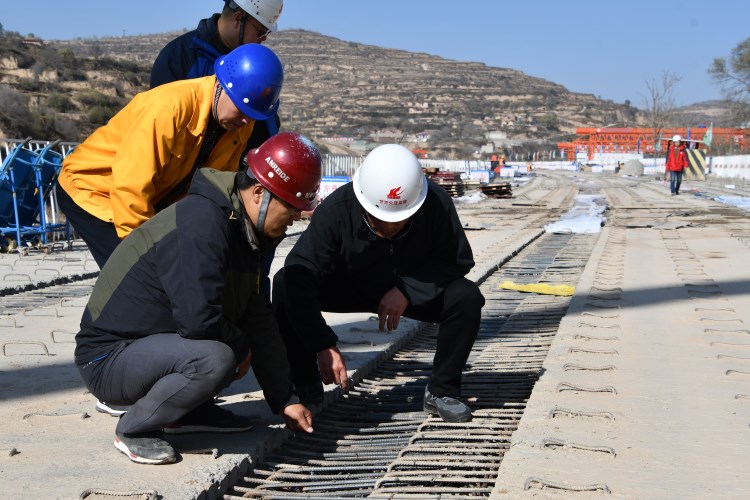 J:集團網(wǎng)站模塊公司動態(tài)8.2子公司動態(tài).甘肅省交通工程建設監(jiān)理有限公司省交通監(jiān)理公司動態(tài)新聞（2018.4-2019.7）生產(chǎn)經(jīng)營?9.1.24精準把脈 助推高質(zhì)量發(fā)展——甘肅交通監(jiān)理公司項目機構年度目標責任考核工作紀實_0_1_4.jpg